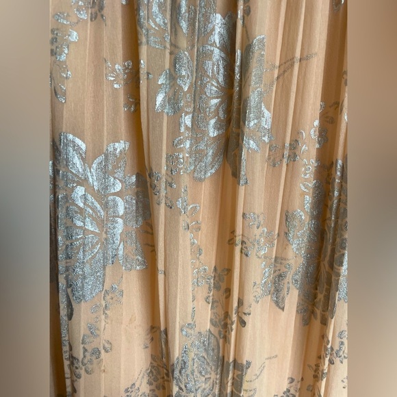 Kenneth Cole Reaction Accordian Skirt Size Medium - Picture 3 of 4